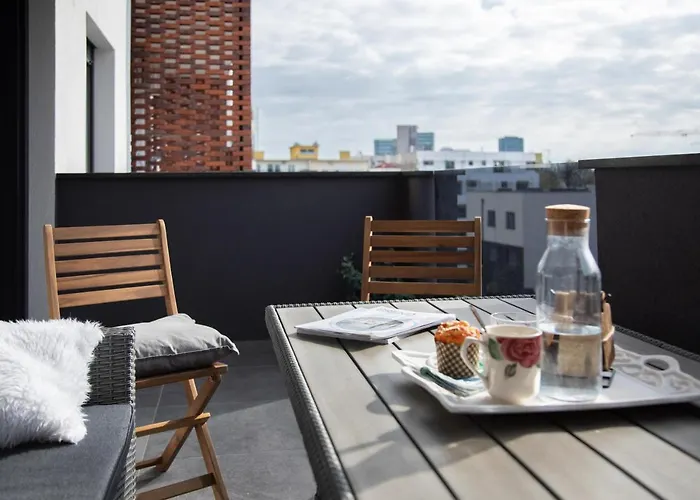 Design 2Bdr Apartment With Balcony- Free Parking