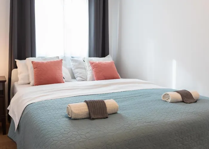 Design 2Bdr Apartment With Balcony- Free Parking