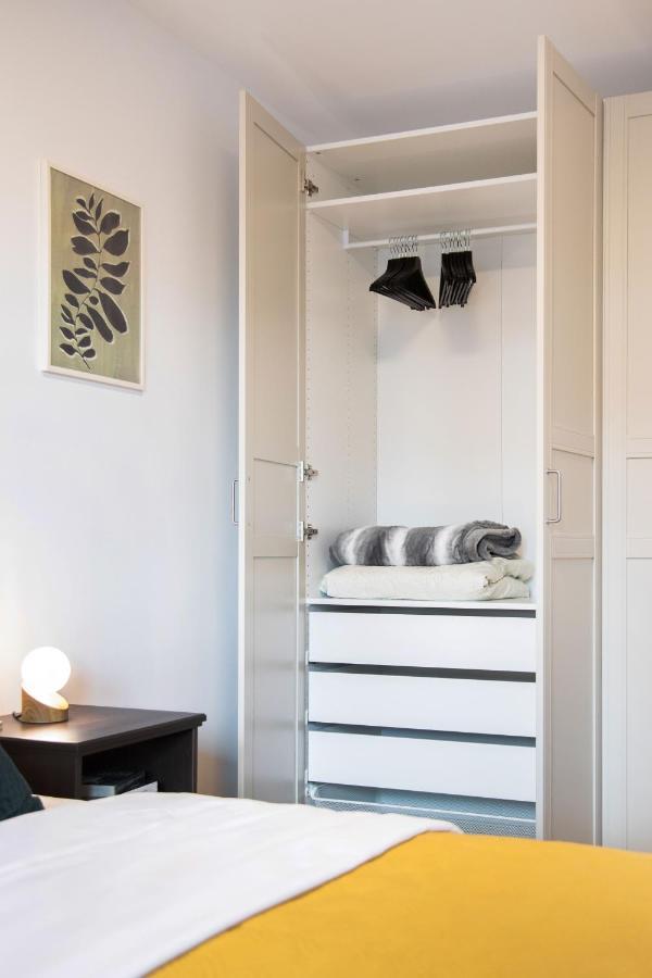Design 2bdr With Balcony- Free Parking Apartment