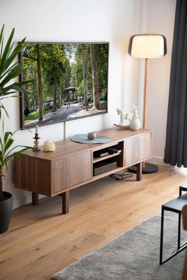 Apartment Design 2bdr With Balcony- Free Parking *