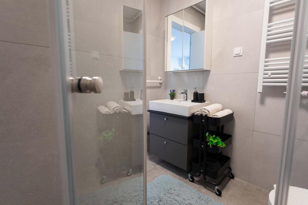 Design 2bdr With Balcony- Free Parking Zagreb