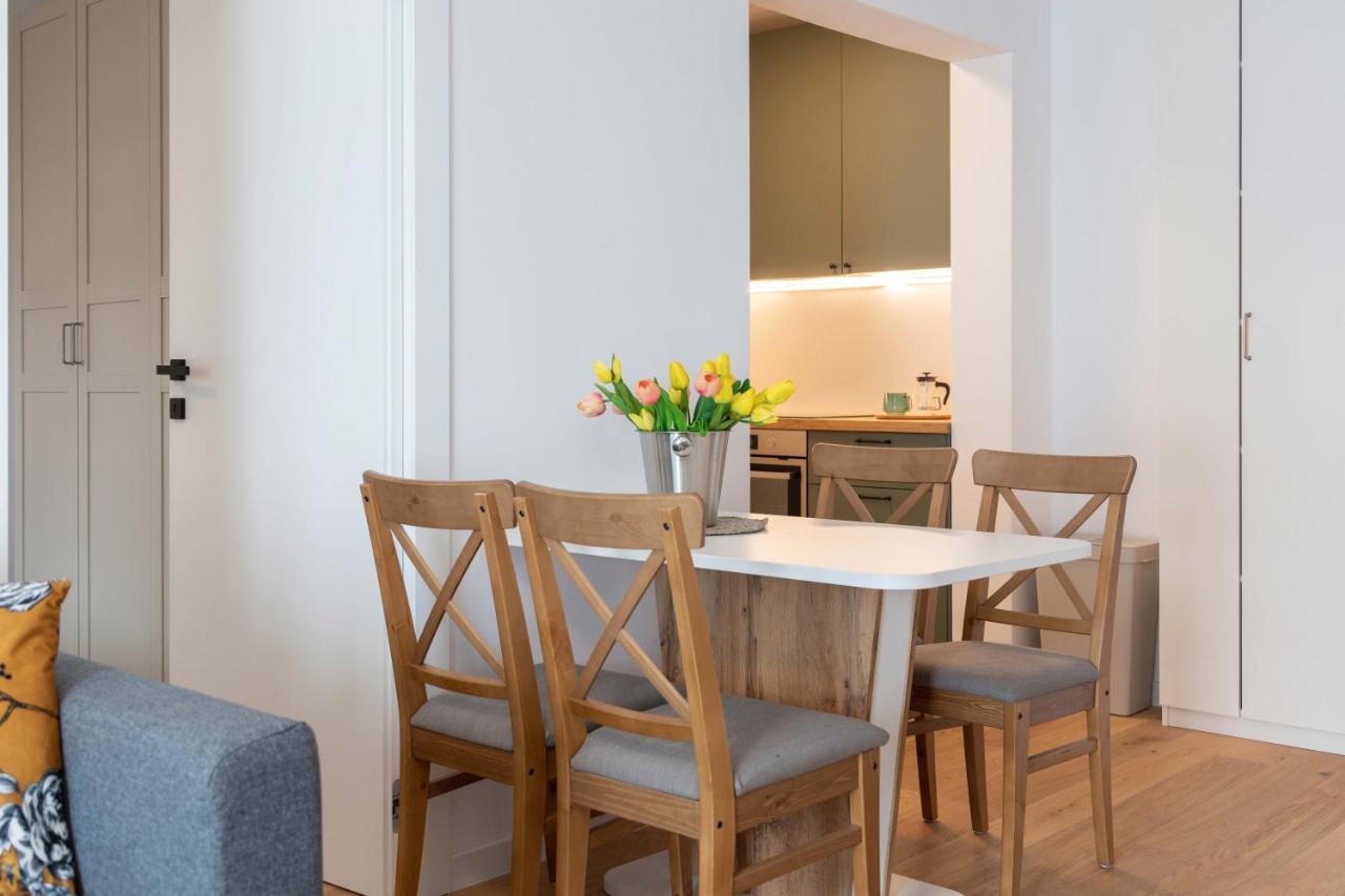 Design 2bdr With Balcony- Free Parking *