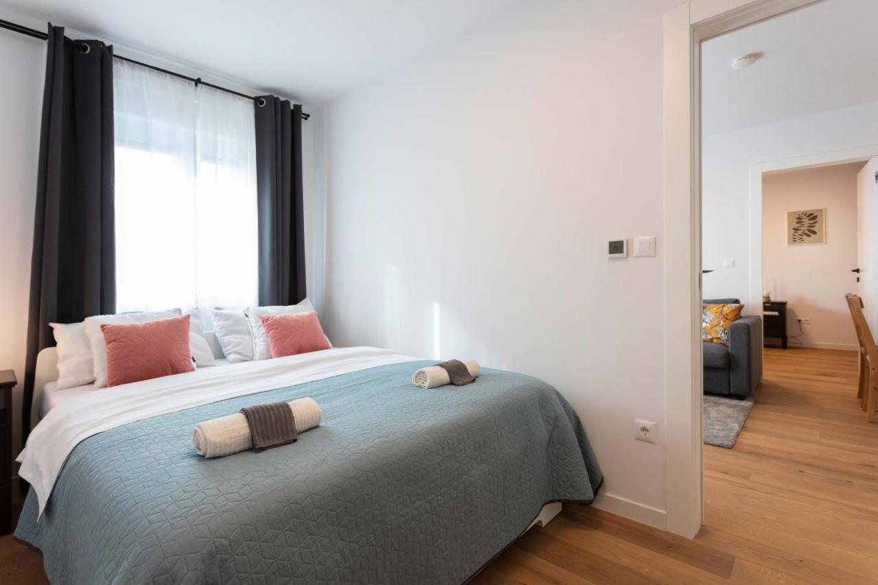 Design 2bdr With Balcony- Free Parking